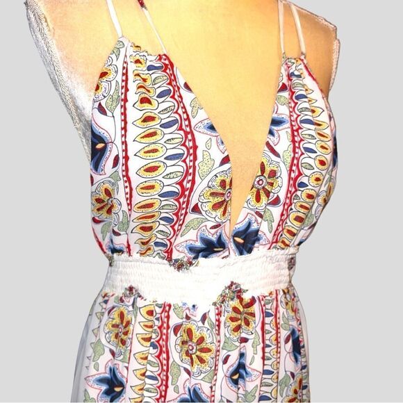 Selfie Leslie floral halter maxi dress! - Picture 6 of 13